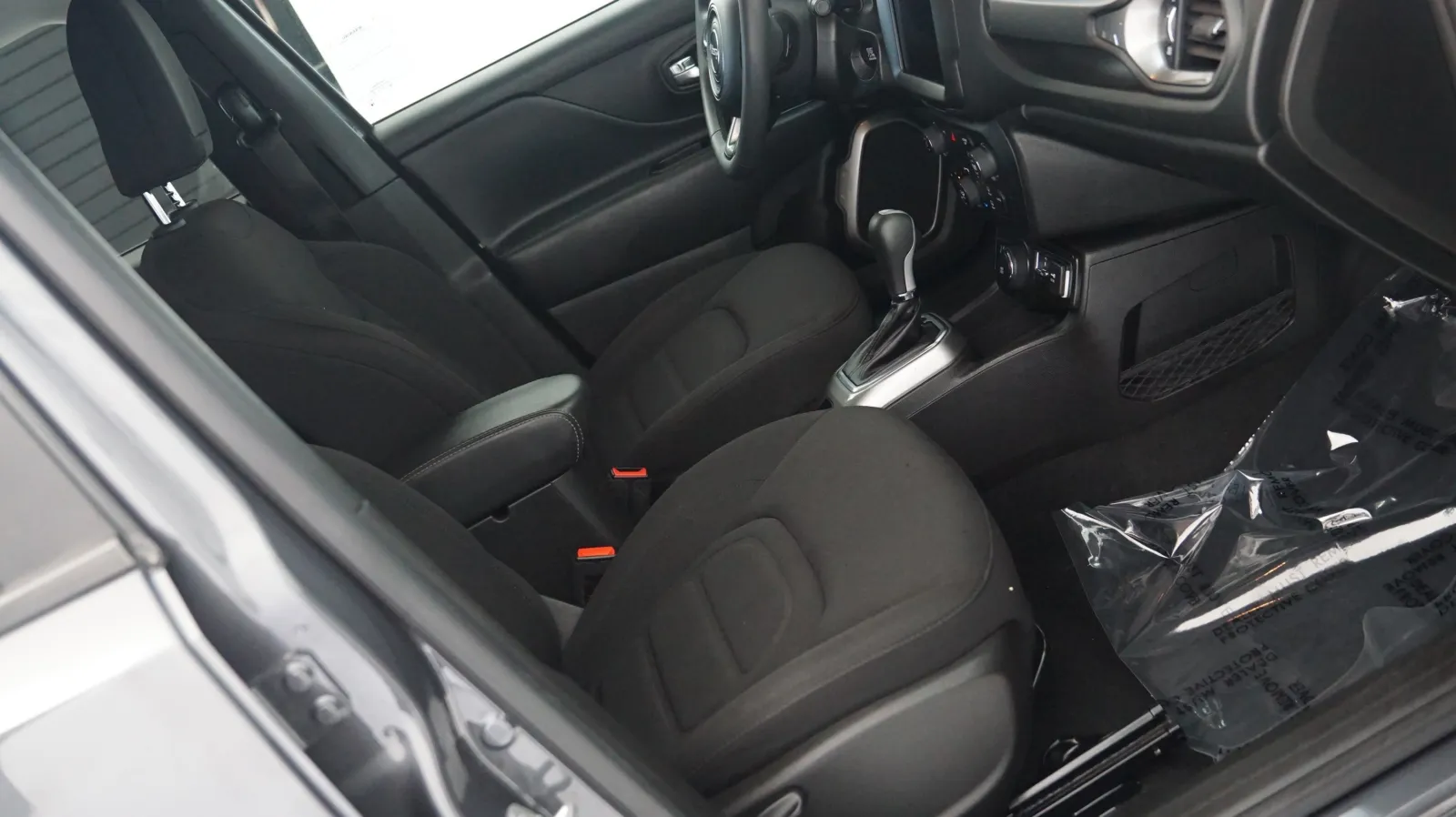 More photos of 2022 Jeep Renegade Latitude at Auto City, CA