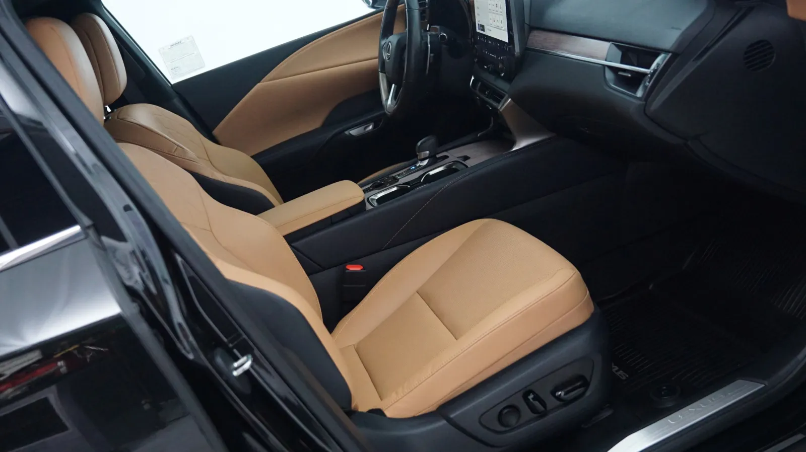 More photos of 2023 Lexus RX 350h Premium at Auto City, CA