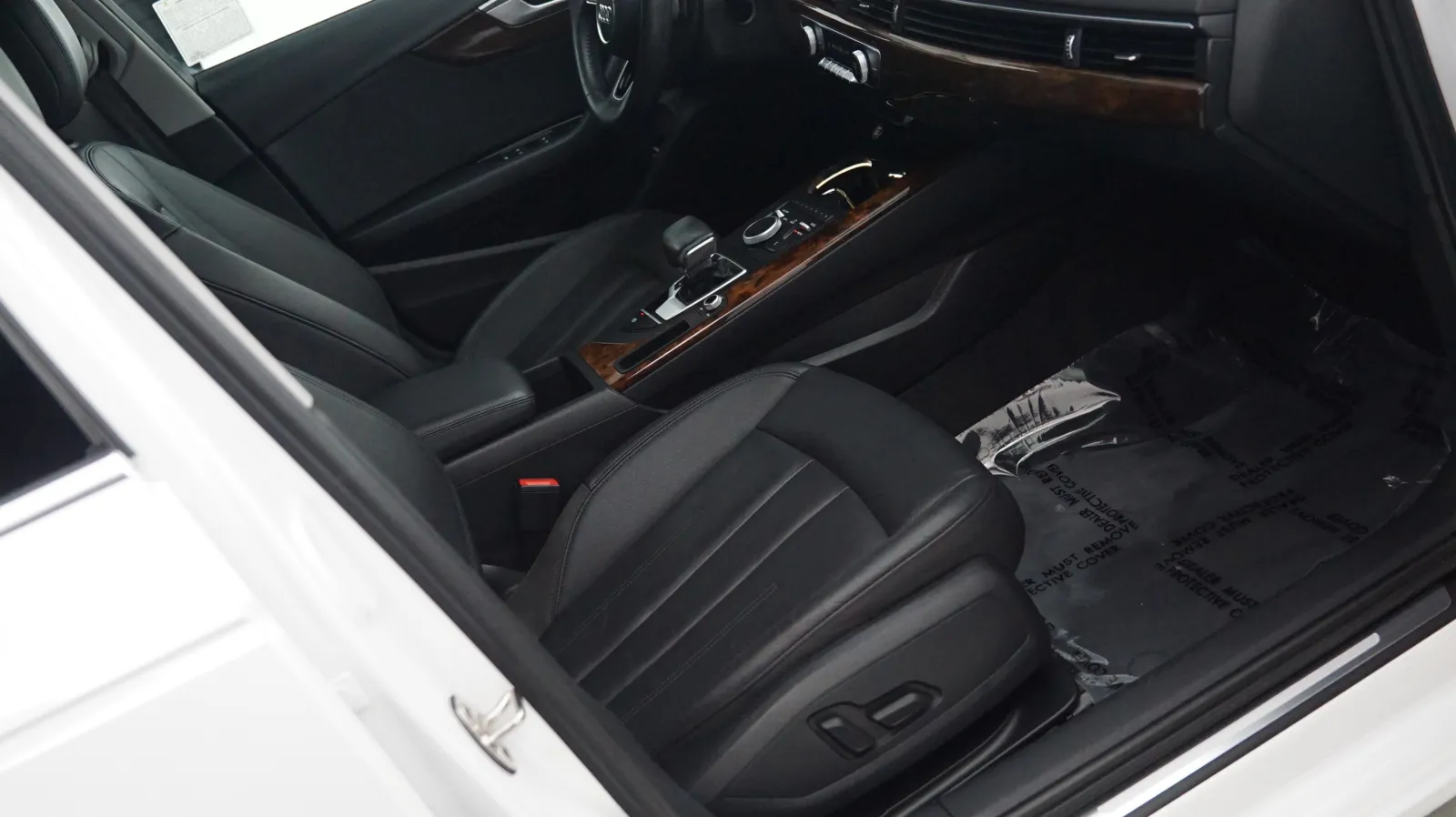 More photos of 2019 Audi A4 Titanium Premium at Auto City, CA