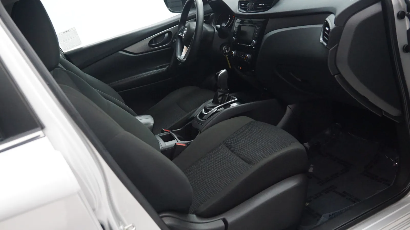 More photos of 2022 Nissan Rogue Sport S at Auto City, CA
