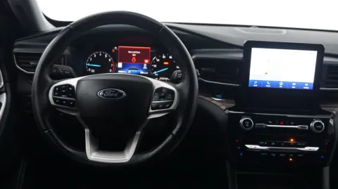 More photos of 2022 Ford Explorer Limited at Auto City, CA