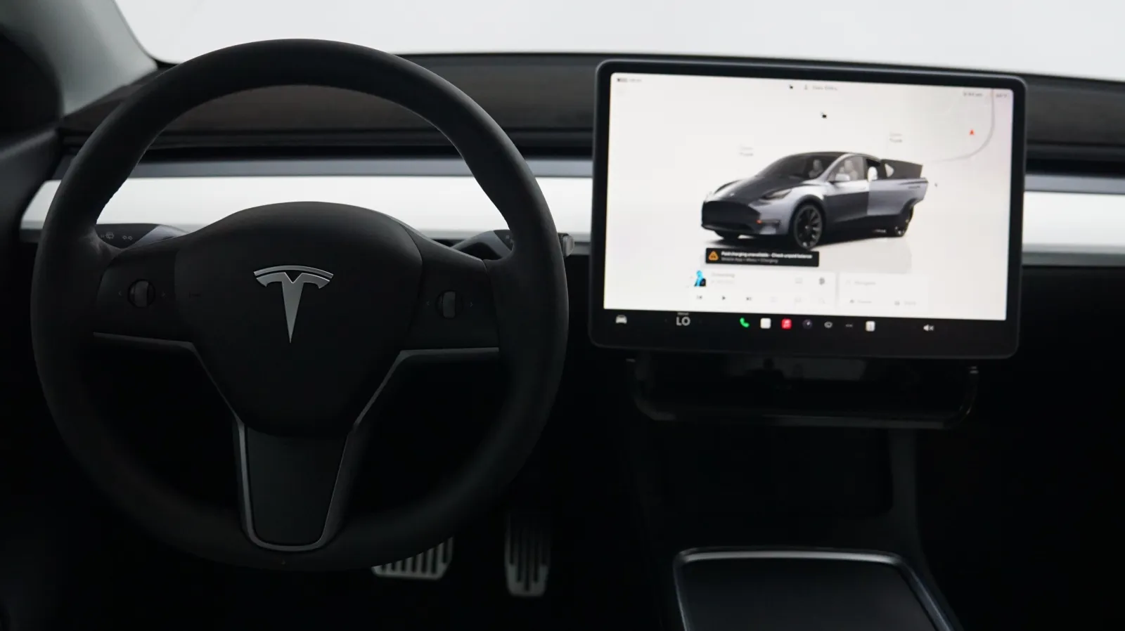 More photos of 2022 Tesla Model Y Long Range at Auto City, CA