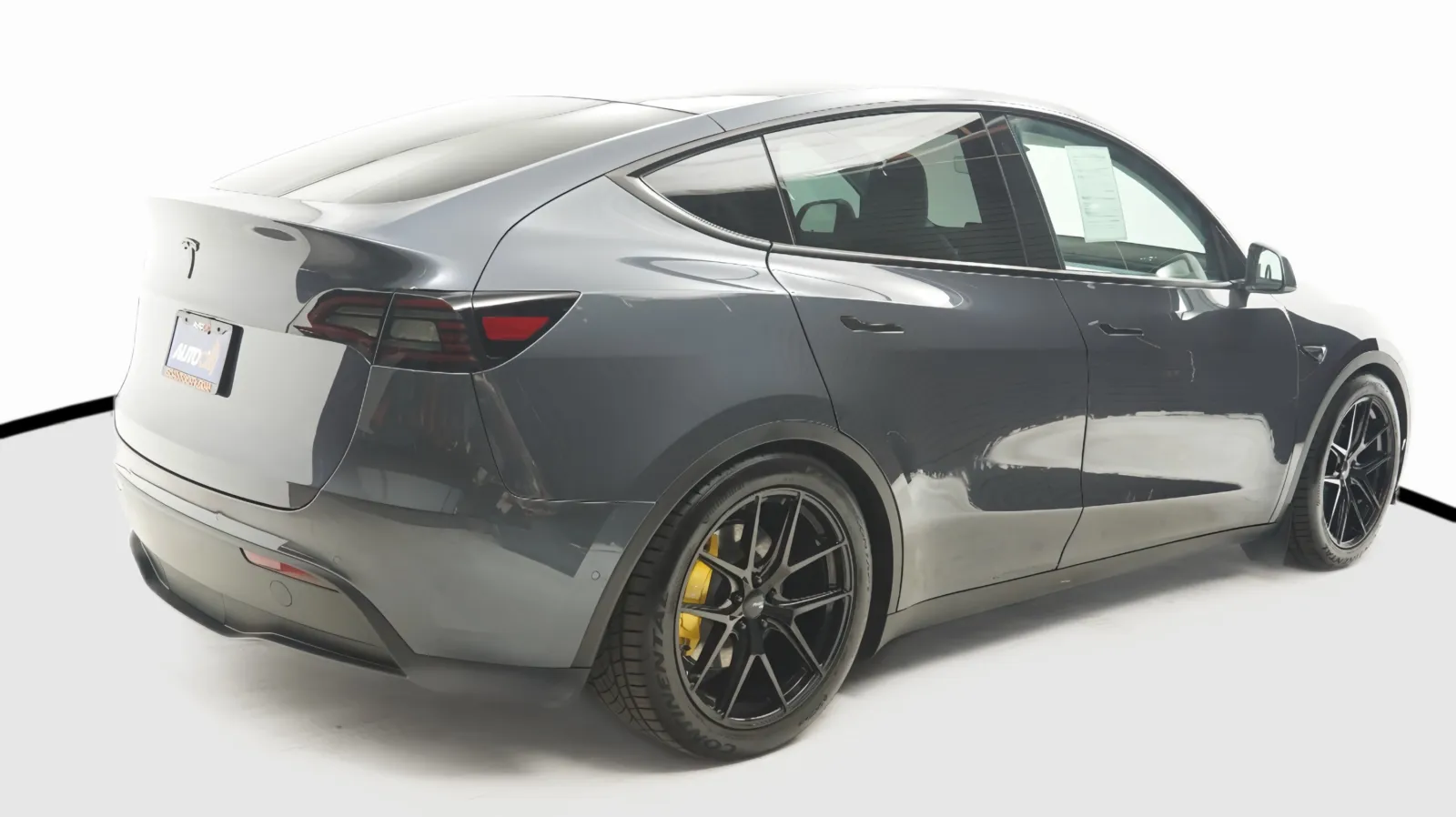 More photos of 2022 Tesla Model Y Long Range at Auto City, CA