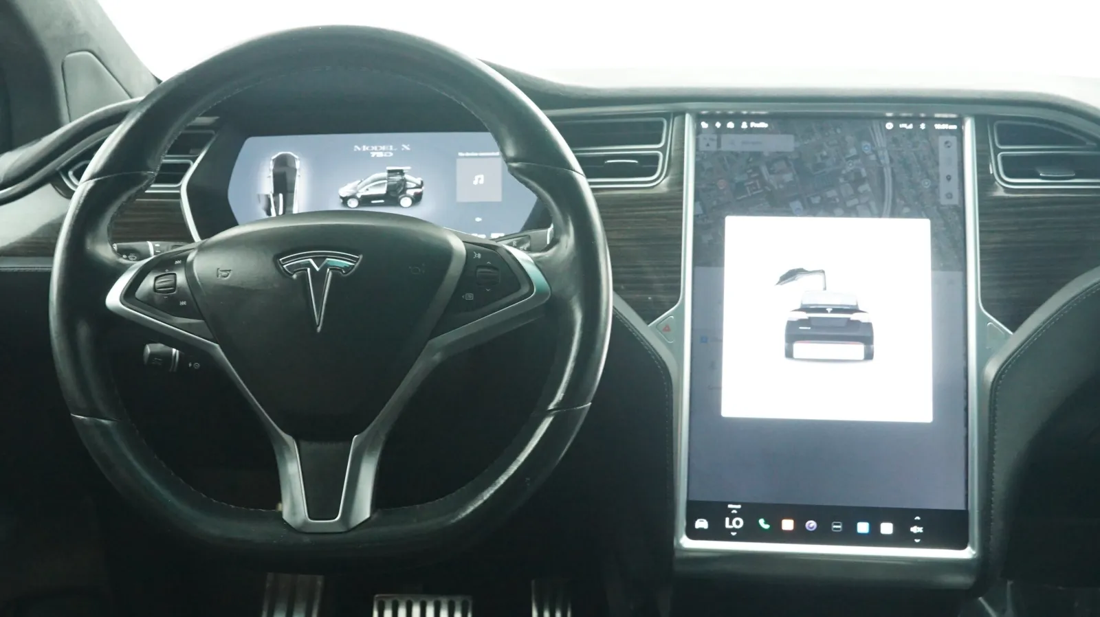 More photos of 2016 Tesla Model X 75D at Auto City, CA