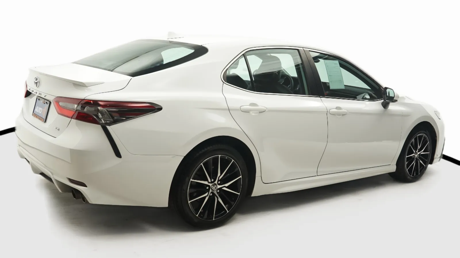 More photos of 2021 Toyota Camry SE at Auto City, CA