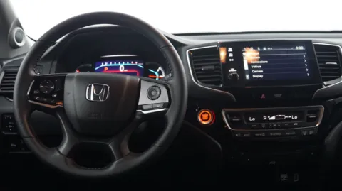 More photos of 2022 Honda Pilot Touring 7-Passenger at Auto City, CA