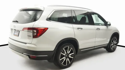 More photos of 2022 Honda Pilot Touring 7-Passenger at Auto City, CA