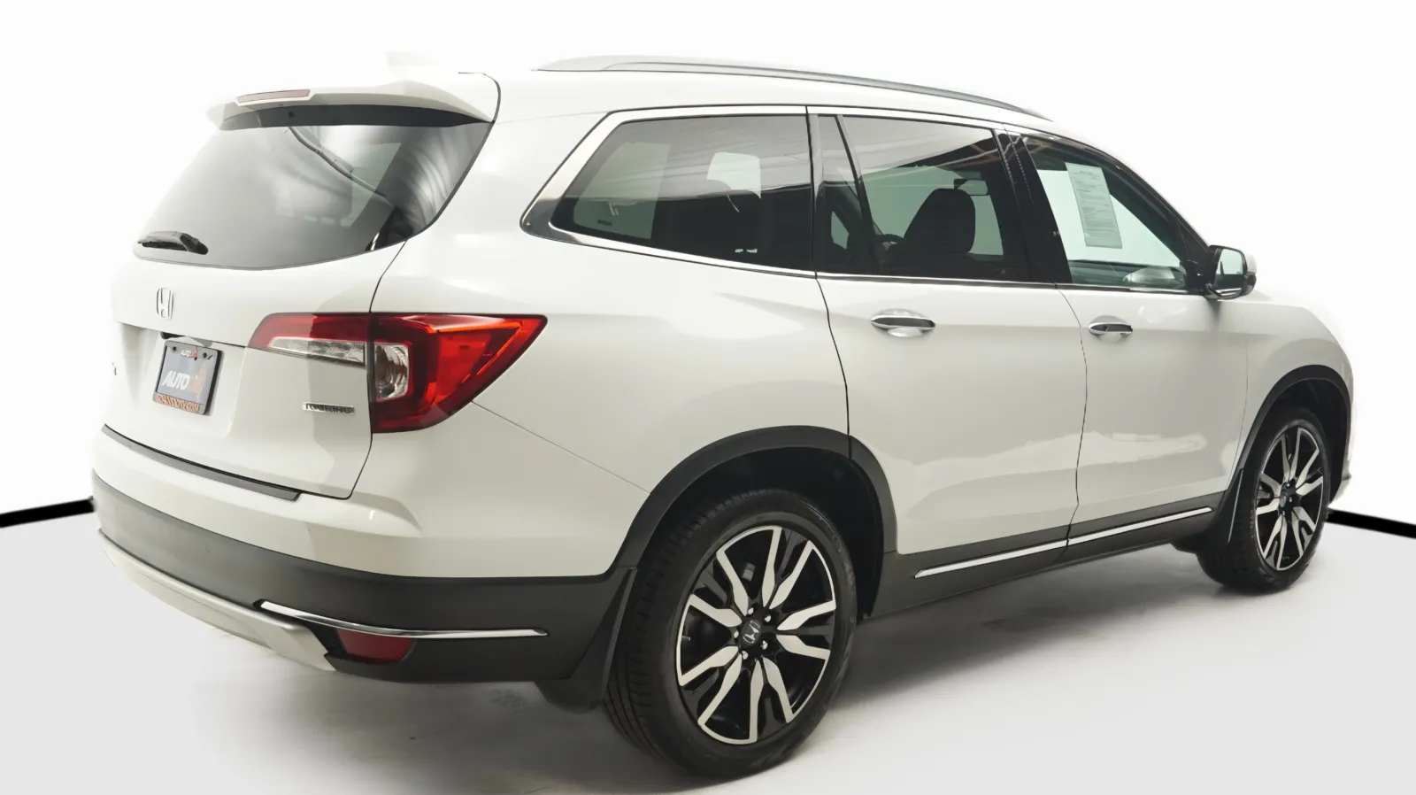 More photos of 2022 Honda Pilot Touring 7-Passenger at Auto City, CA