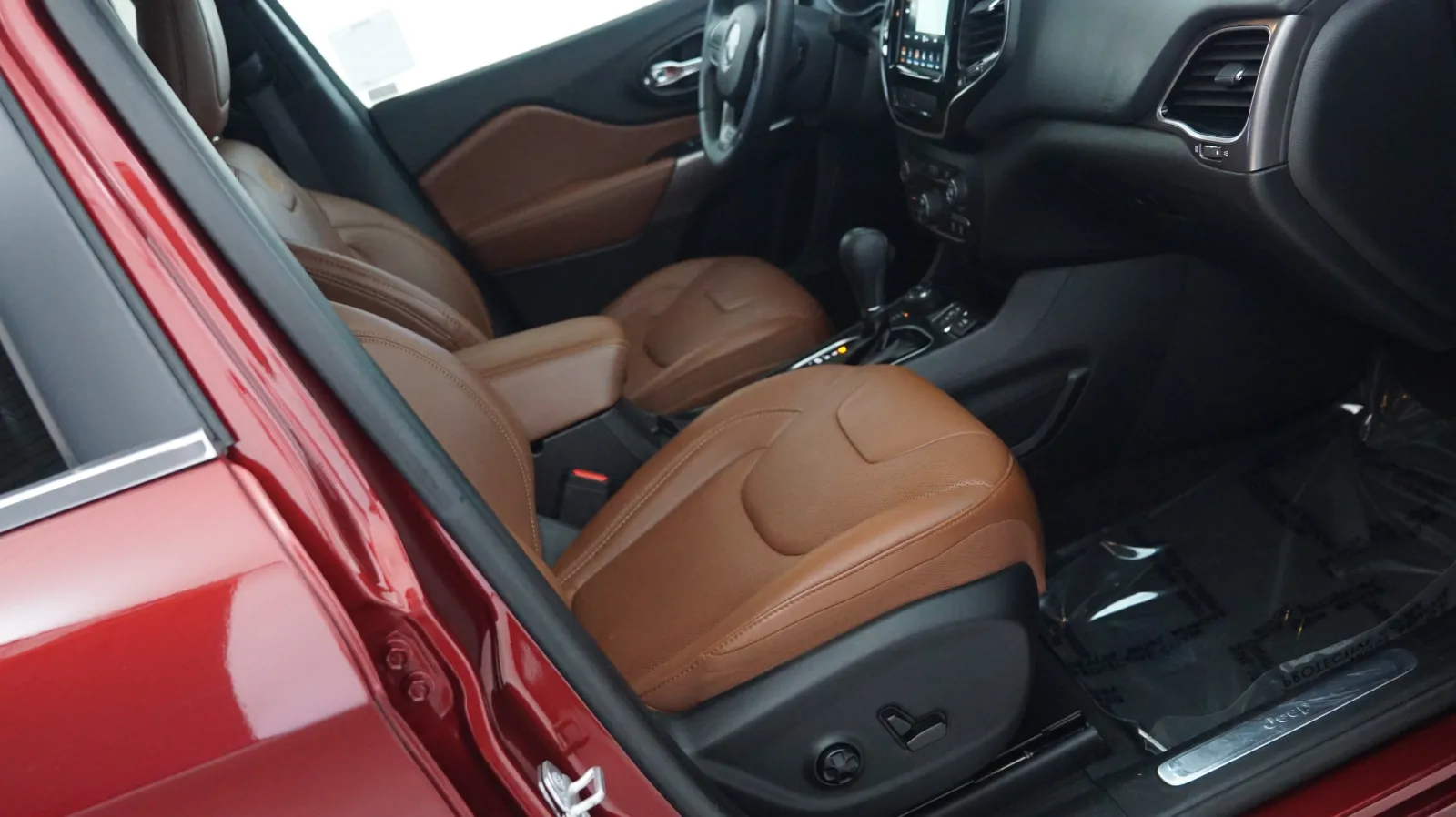 More photos of 2019 Jeep Cherokee Overland at Auto City, CA