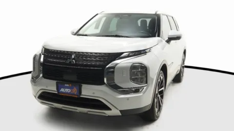 White 2023 Mitsubishi Outlander SE for sale in El Cajon, CA