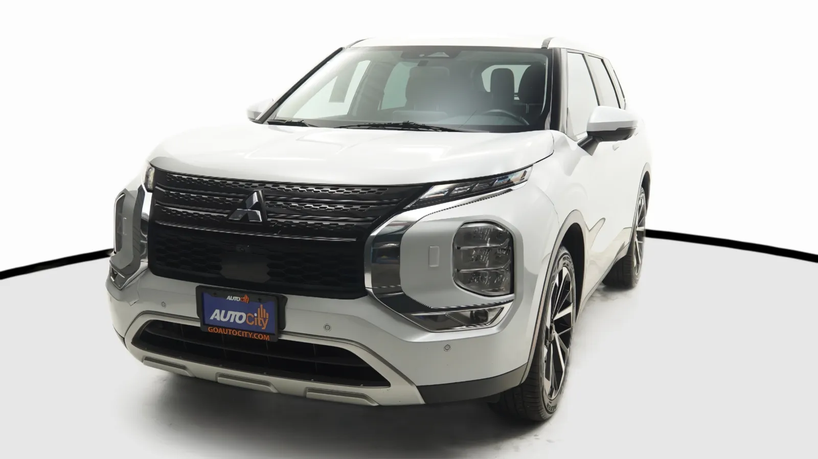 White 2023 Mitsubishi Outlander SE for sale in El Cajon, CA