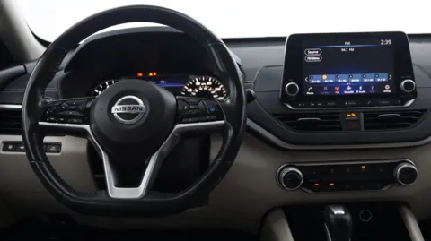 More photos of 2022 Nissan Altima 2.5 SV at Auto City, CA