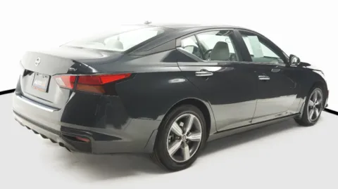 More photos of 2022 Nissan Altima 2.5 SV at Auto City, CA