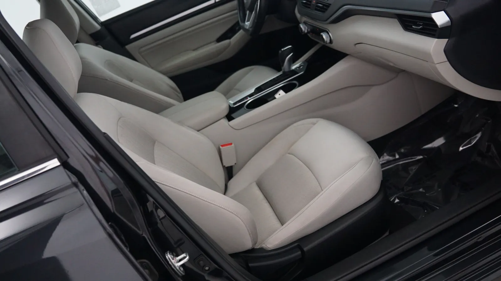 More photos of 2022 Nissan Altima 2.5 SV at Auto City, CA