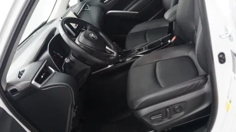 More photos of 2023 Toyota Corolla Cross XLE at Auto City, CA