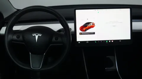 More photos of 2019 Tesla Model 3 Standard Range Plus at Auto City, CA