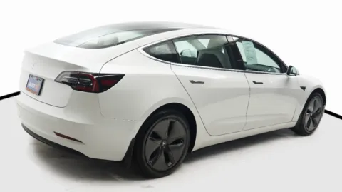 More photos of 2019 Tesla Model 3 Standard Range Plus at Auto City, CA