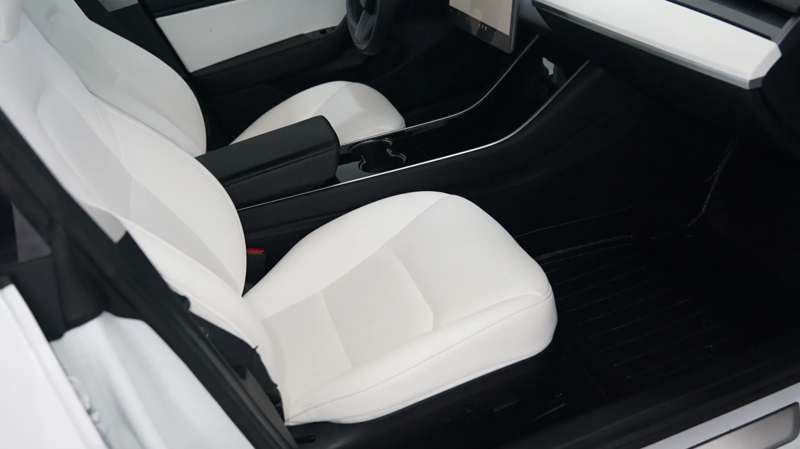 More photos of 2019 Tesla Model 3 Standard Range Plus at Auto City, CA