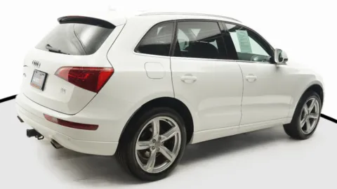 More photos of 2010 Audi Q5 Prestige at Auto City, CA