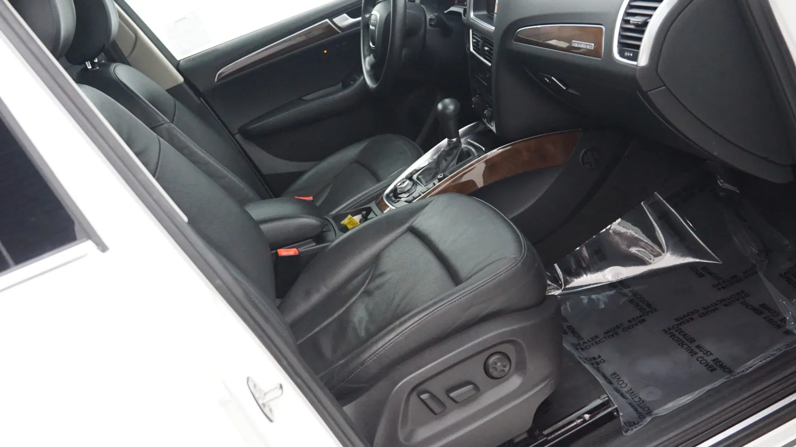More photos of 2010 Audi Q5 Prestige at Auto City, CA