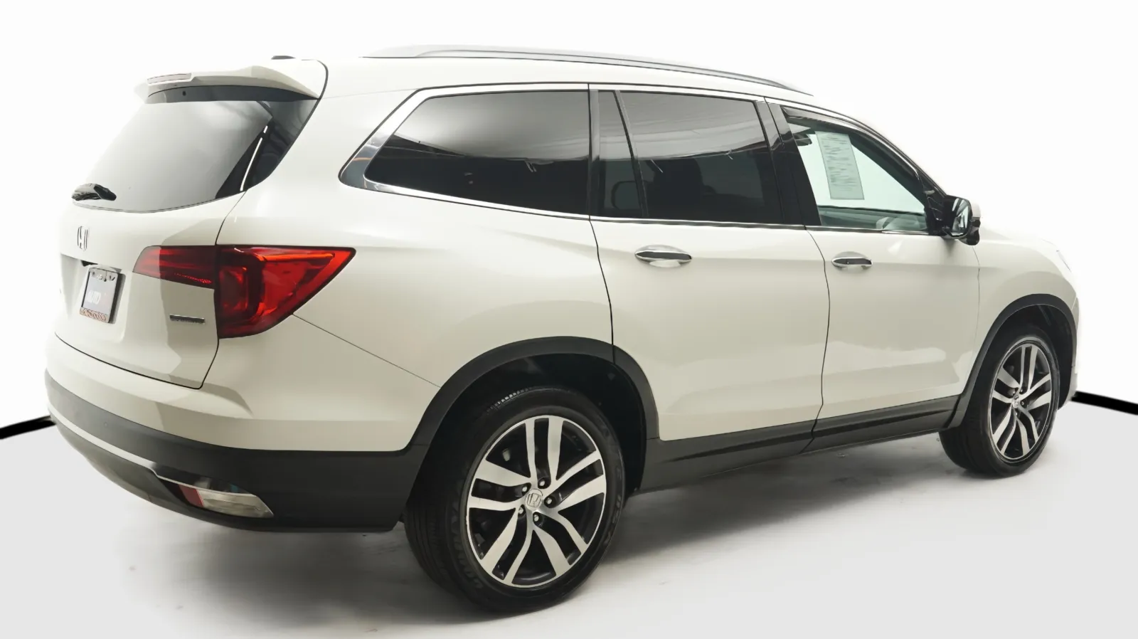 More photos of 2017 Honda Pilot Touring at Auto City, CA