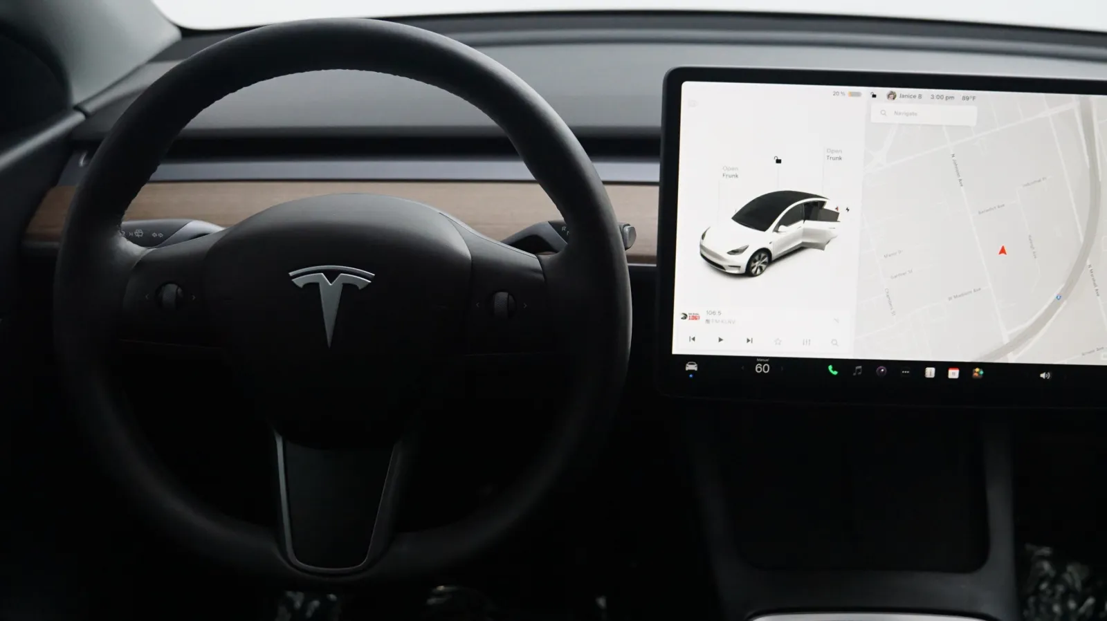 More photos of 2022 Tesla Model Y Long Range at Auto City, CA