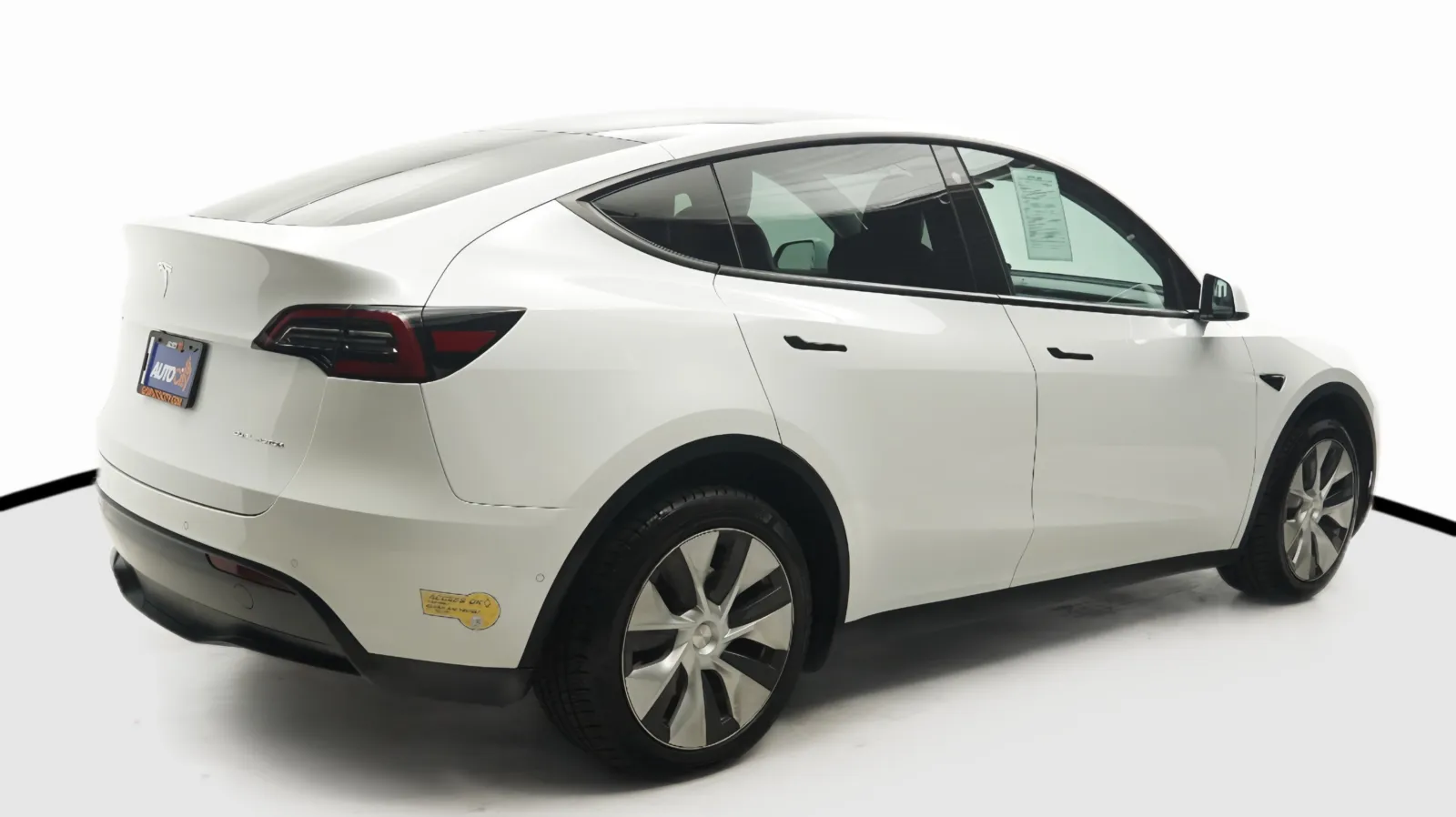 More photos of 2022 Tesla Model Y Long Range at Auto City, CA