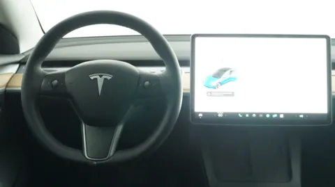 More photos of 2021 Tesla Model 3 Standard Range Plus at Auto City, CA