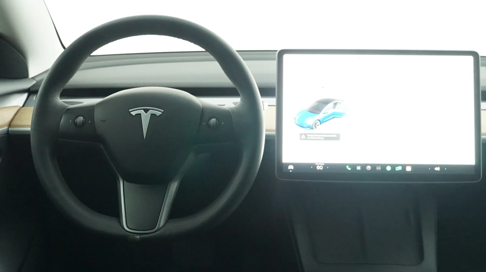 More photos of 2021 Tesla Model 3 Standard Range Plus at Auto City, CA