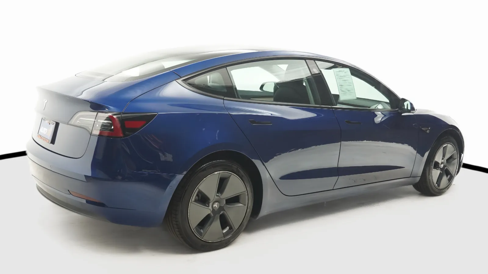 More photos of 2021 Tesla Model 3 Standard Range Plus at Auto City, CA