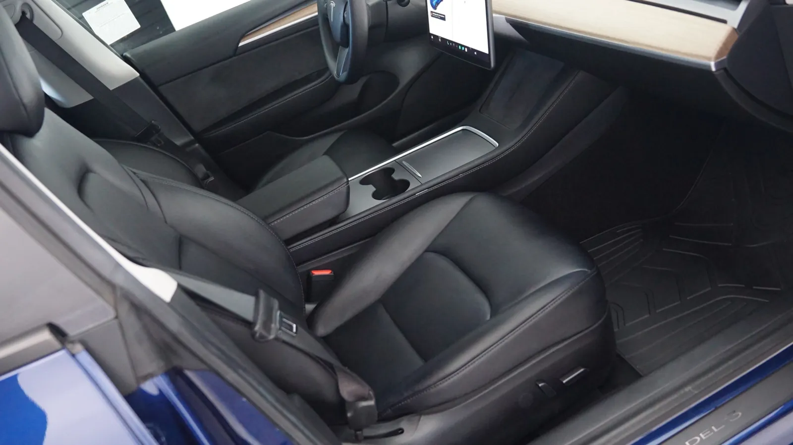More photos of 2021 Tesla Model 3 Standard Range Plus at Auto City, CA