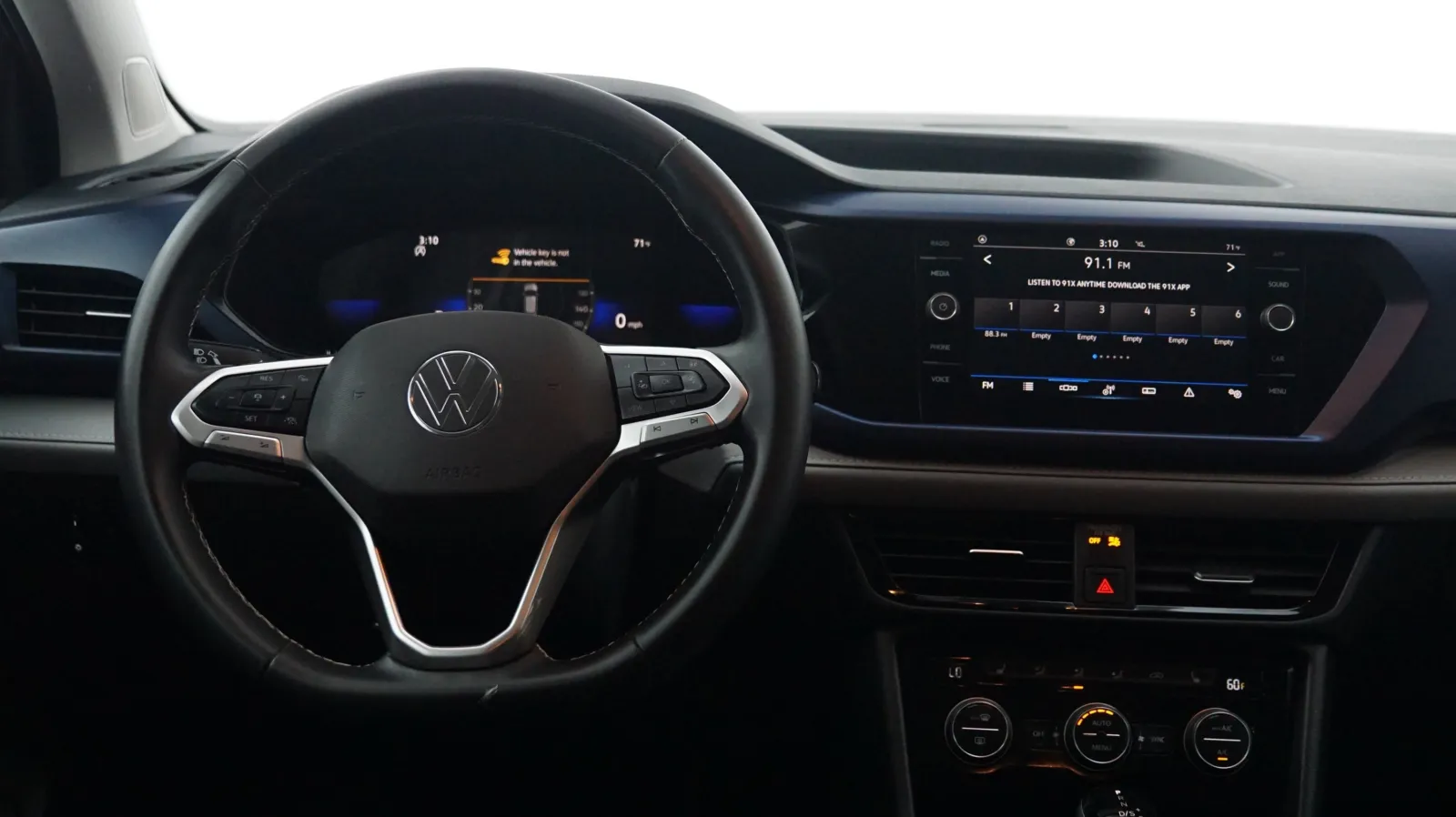 More photos of 2024 Volkswagen Taos SE at Auto City, CA