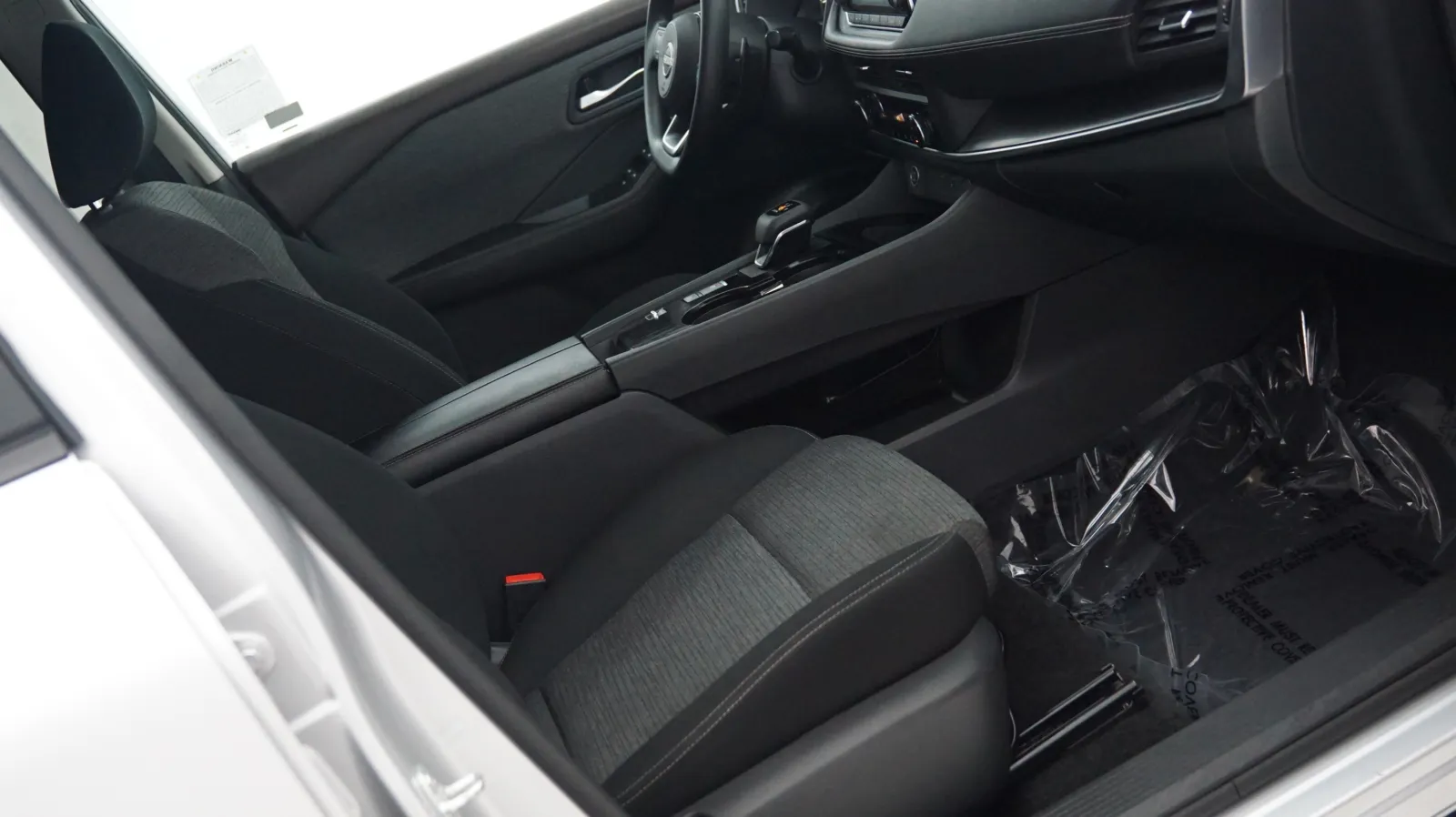 More photos of 2023 Nissan Rogue SV at Auto City, CA