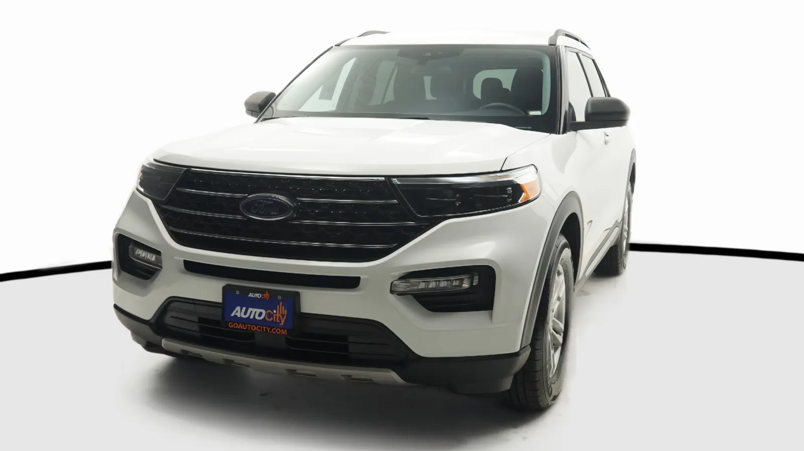White 2023 Ford Explorer XLT for sale in El Cajon, CA