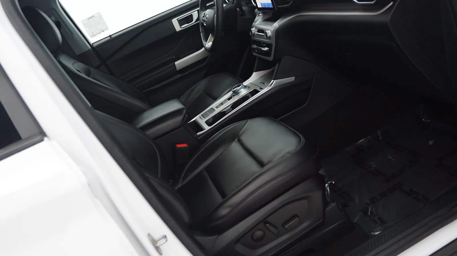 More photos of 2023 Ford Explorer XLT at Auto City, CA