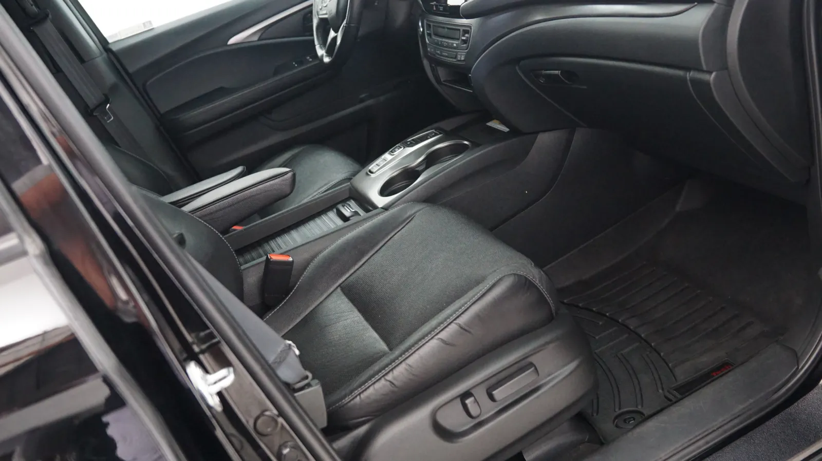 More photos of 2022 Honda Passport EX-L at Auto City, CA