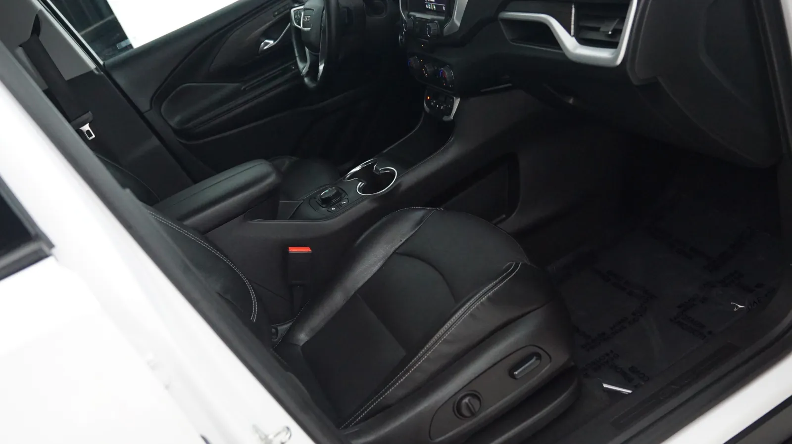 More photos of 2023 GMC Terrain SLT at Auto City, CA