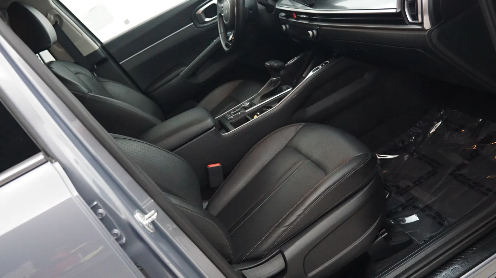 More photos of 2024 Kia Sorento S at Auto City, CA