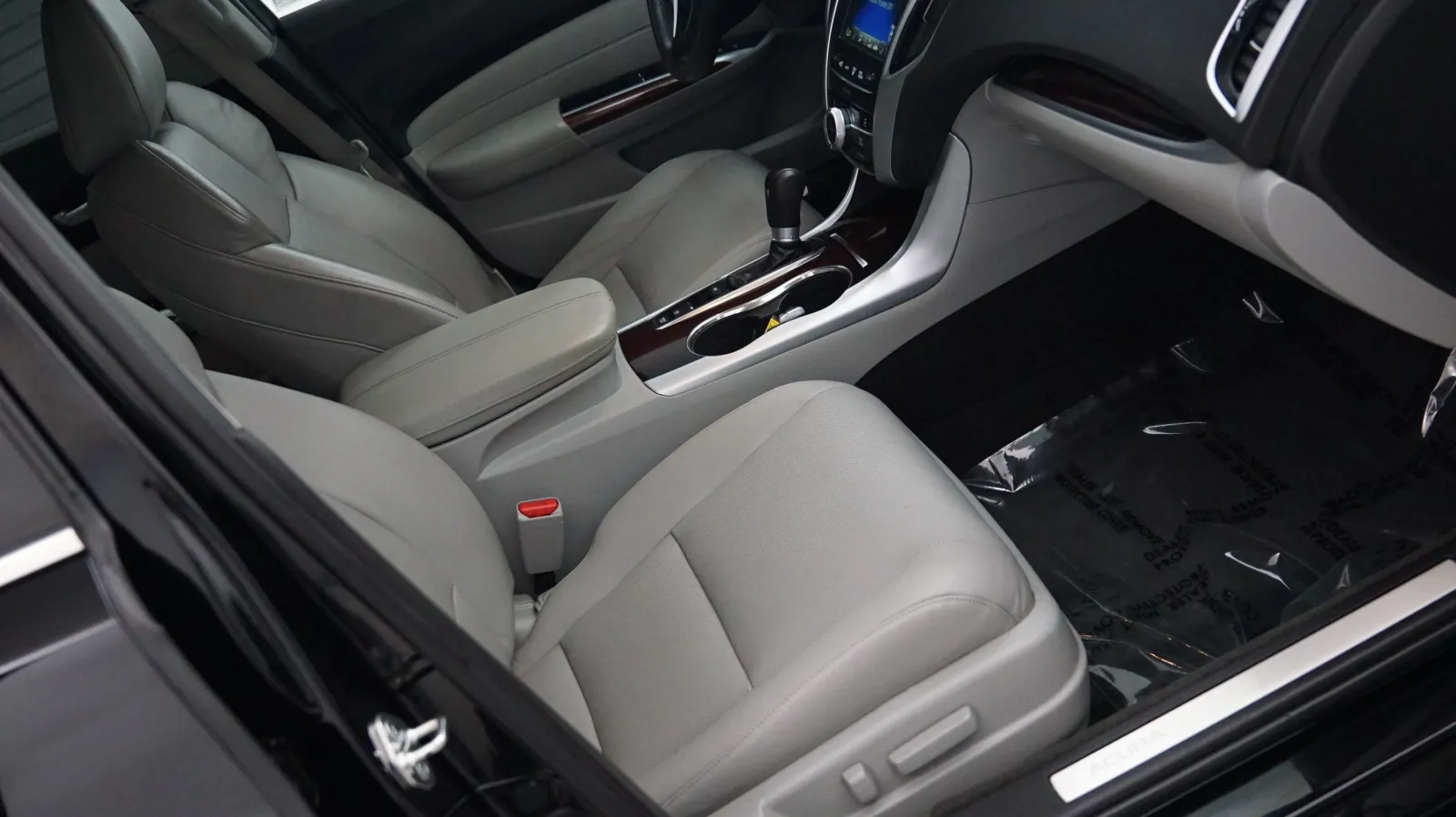 More photos of 2015 Acura TLX Tech at Auto City, CA