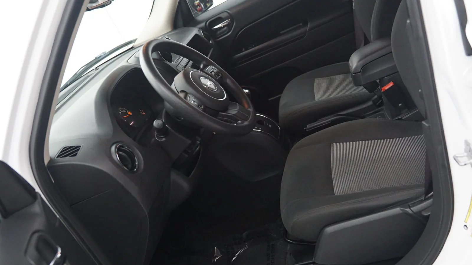More photos of 2016 Jeep Patriot Sport at Auto City, CA