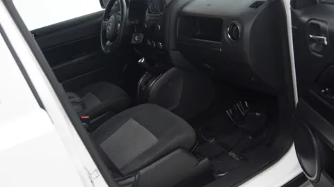 More photos of 2016 Jeep Patriot Sport at Auto City, CA