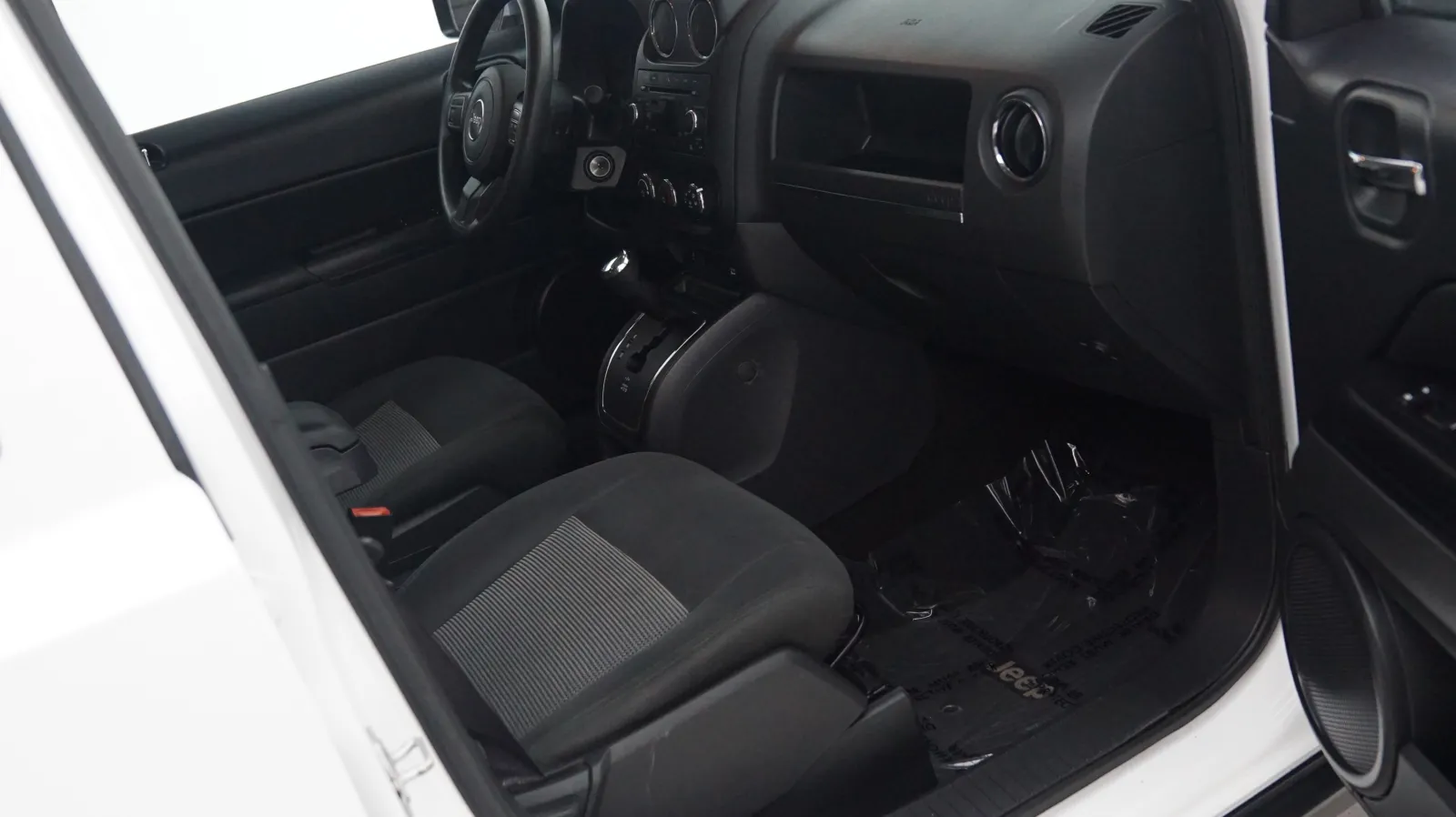 More photos of 2016 Jeep Patriot Sport at Auto City, CA
