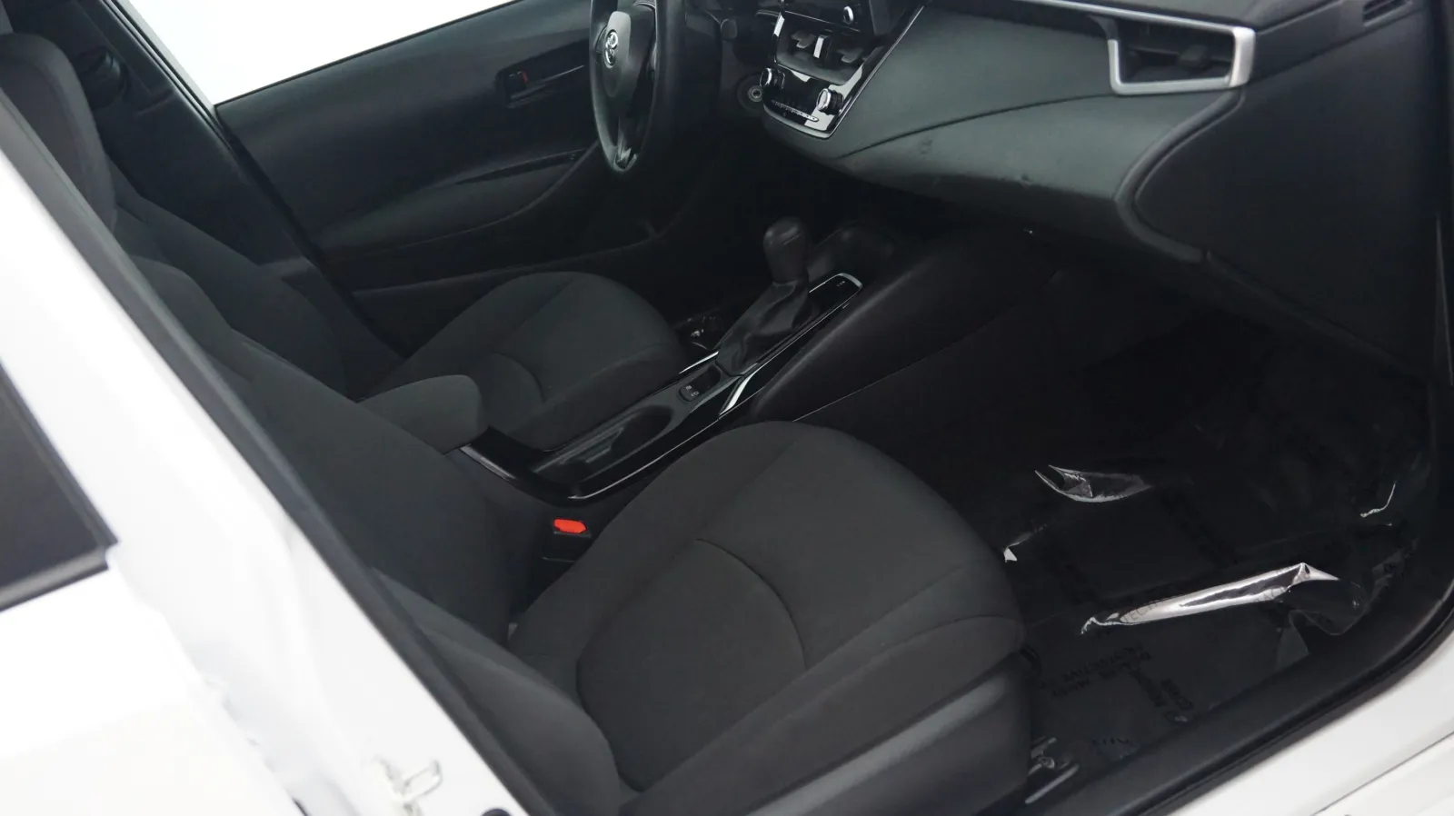 More photos of 2022 Toyota Corolla LE at Auto City, CA
