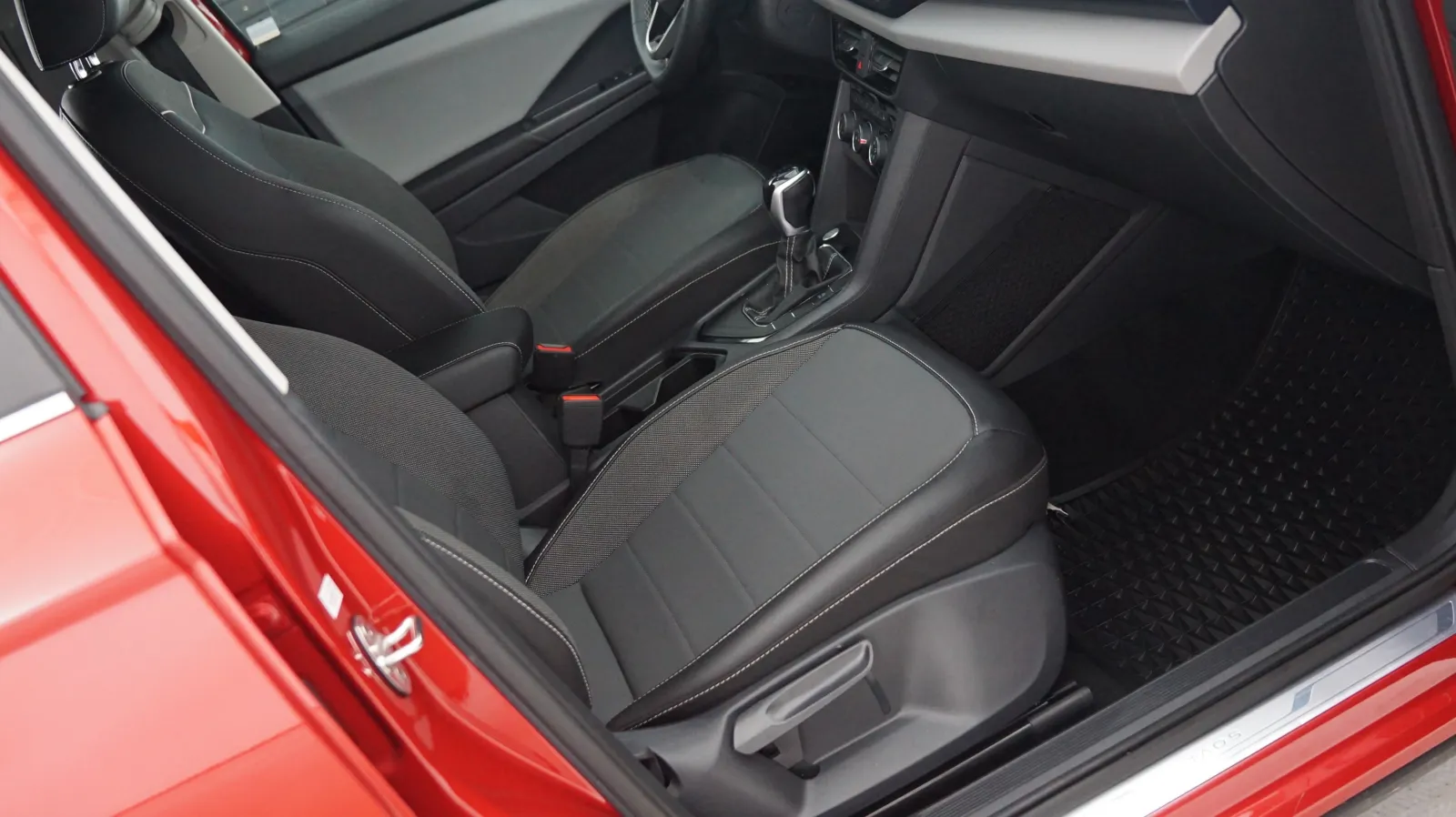 More photos of 2023 Volkswagen Taos SE at Auto City, CA