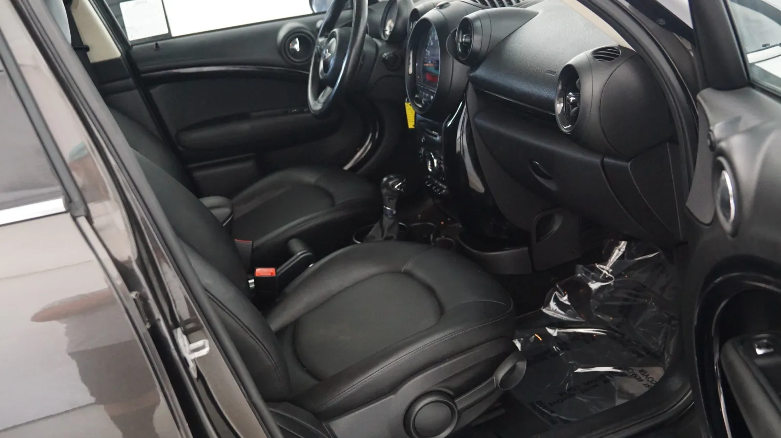 More photos of 2016 Mini Cooper Countryman Cooper at Auto City, CA