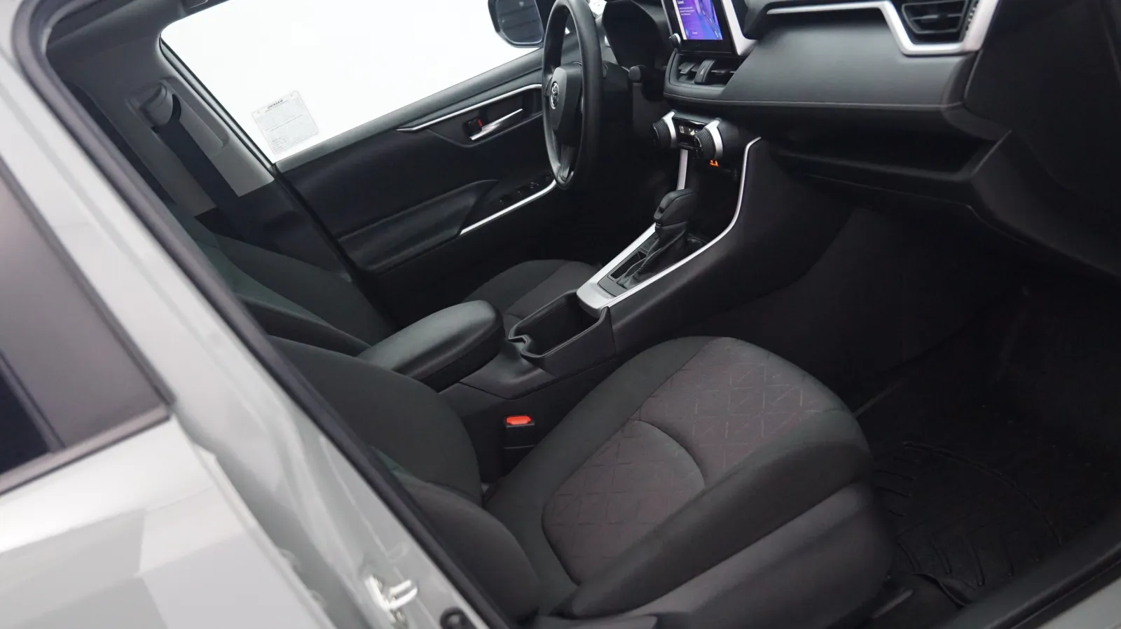 More photos of 2023 Toyota RAV4 XLE at Auto City, CA