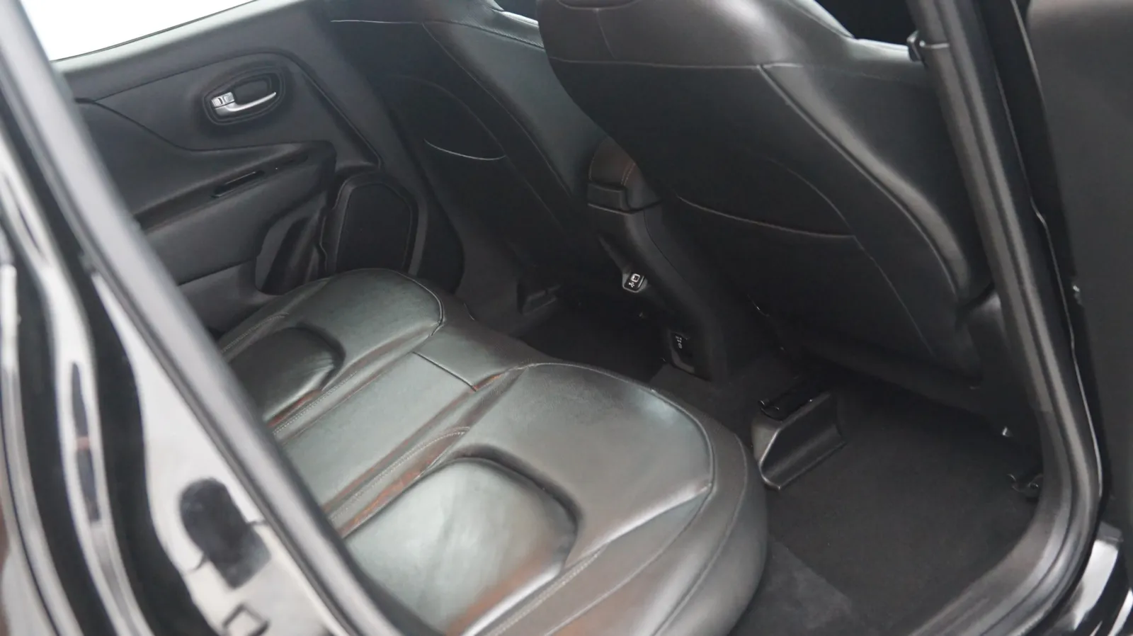 Jeep Renegade photo 11