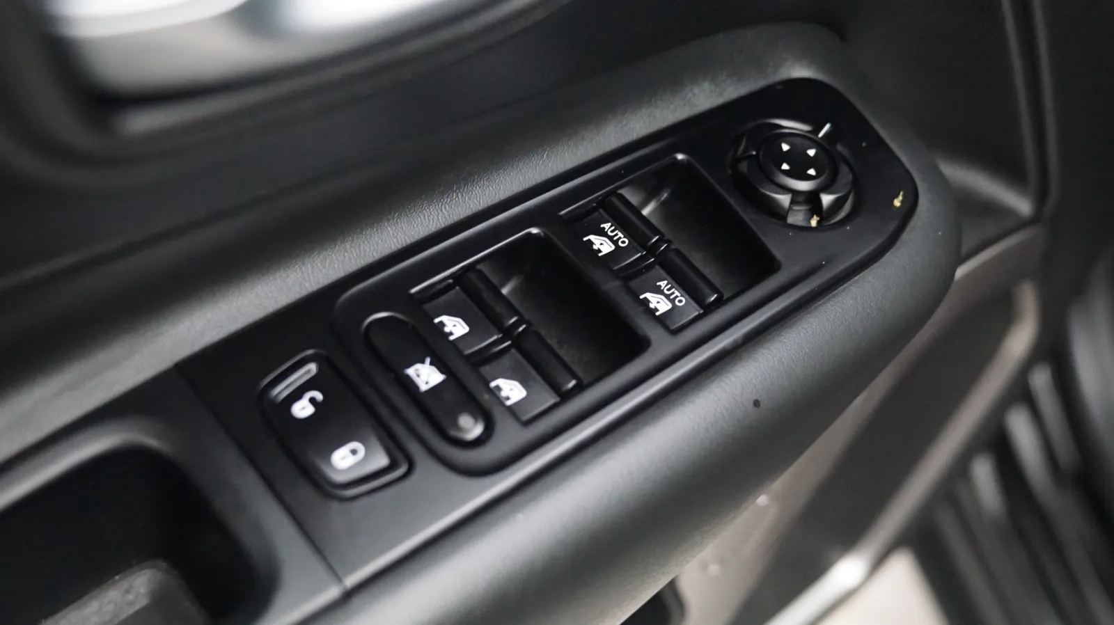 Jeep Renegade photo 16