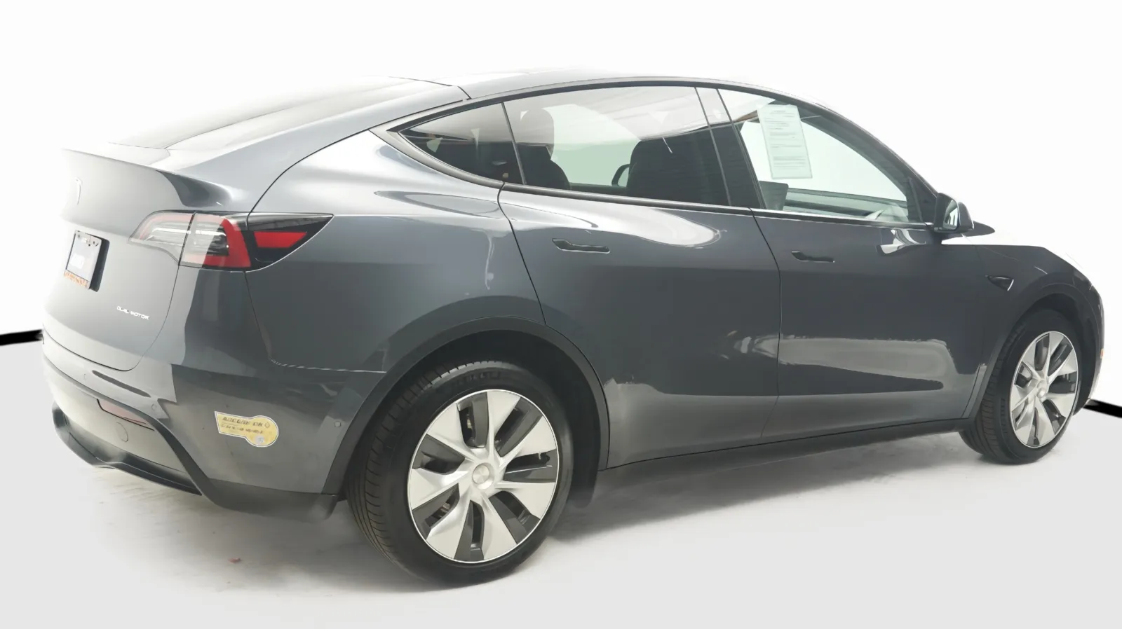 More photos of 2022 Tesla Model Y Long Range at Auto City, CA