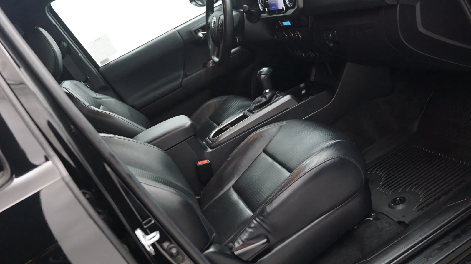 More photos of 2021 Toyota Tacoma TRD Off Road at Auto City, CA